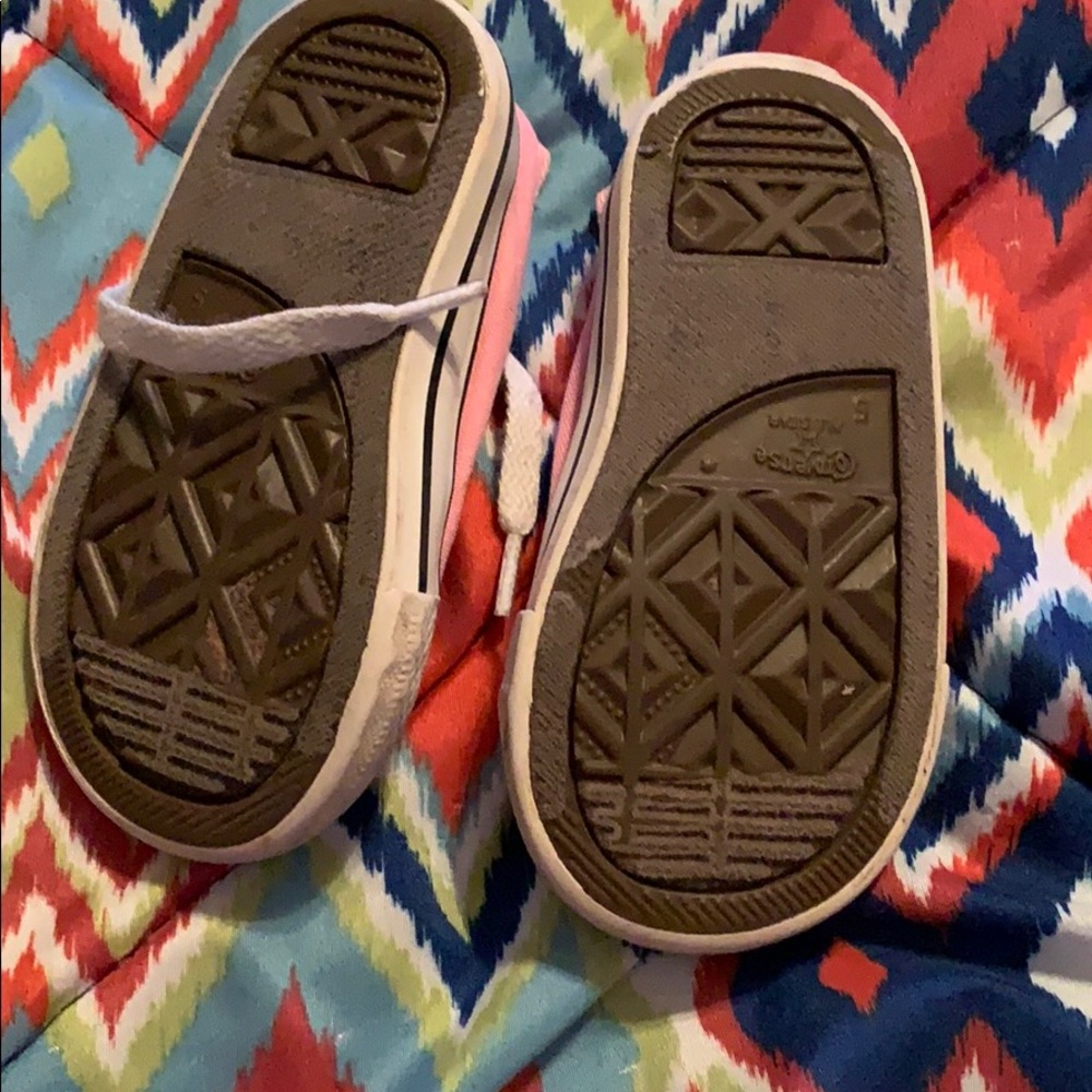 Girls converse - Picture 2 of 2